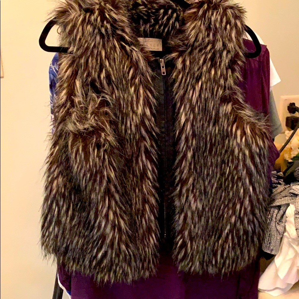 Short faux fur vest